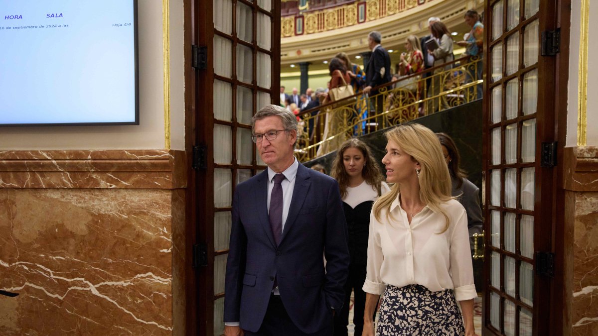 El presidente del PP, Alberto Núñez Feijóo y la diputada del PP Cayetana Álvarez de Toledo.