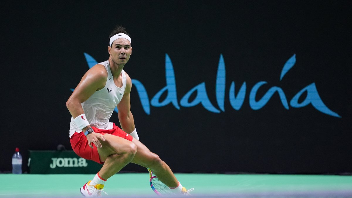 Rafael Nadal entrenando este lunes para las finales de la Copa Davis en Málaga.