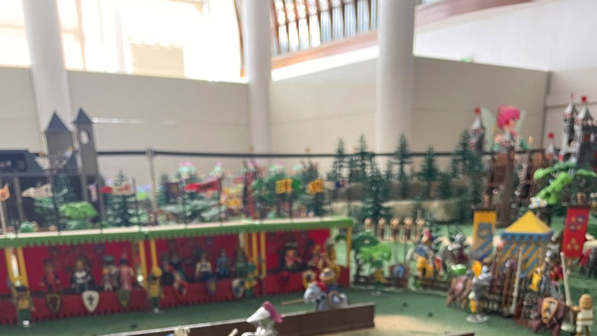 Exposición en el Ateneo de playmobil en una recreación sobre la Edad Media