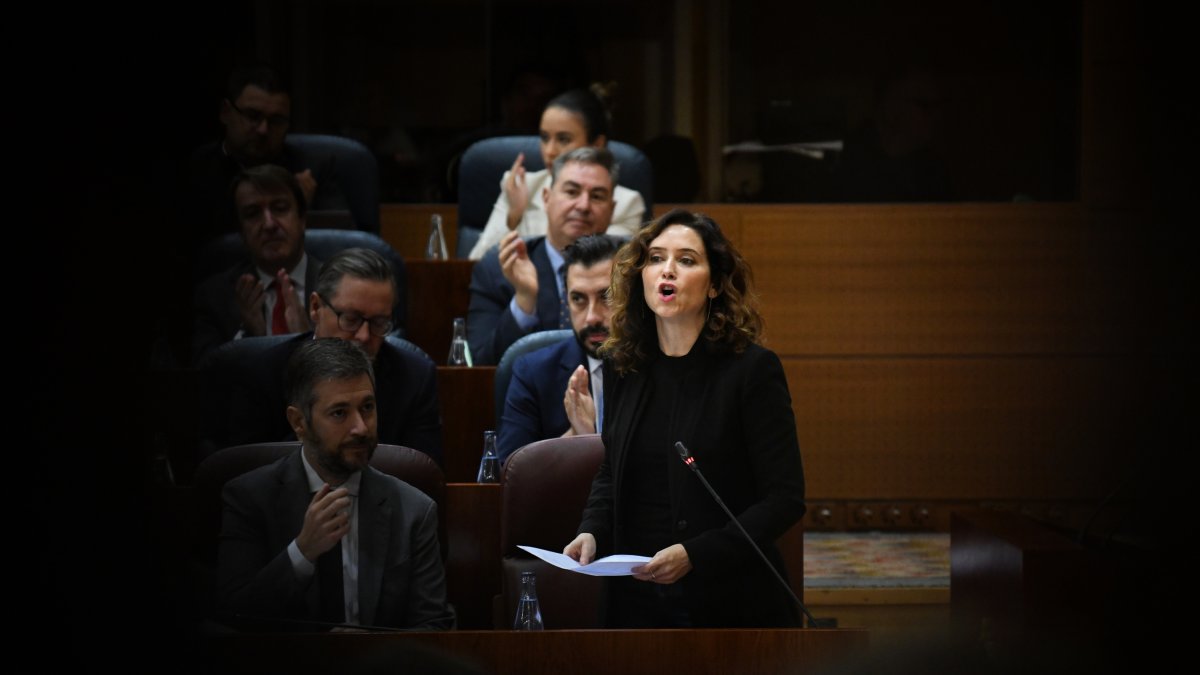 La presidenta de la Comunidad de Madrid, Isabel Díaz Ayuso, interviene en el pleno en la Asamblea de Madrid