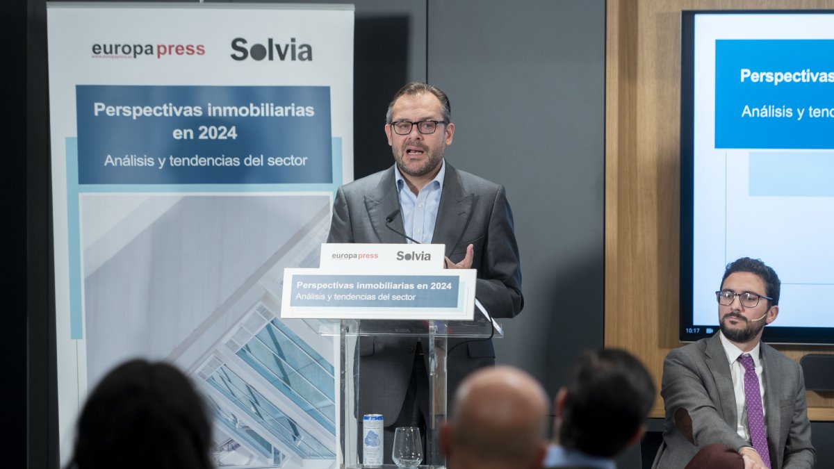 (Foto de ARCHIVO)
El director de desarrollo de negocio de Solvia, Antonio Fernández, interviene durante un encuentro informativo de Europa Press y Trescom, en el Meeting Place Orense, a 28 de noviembre de 2023, en Madrid (España). El acto, ‘Perspectivas inmobiliarias en 2024: análisis y tendencias del sector’, ha sido organizado por Europa Press en colaboración con Trescom para Solvia.

Alberto Ortega / Europa Press
28 NOVIEMBRE 2023;ENCUENTRO INFORMATIVO;MEDIOS;SOLVIA;TRESCOM;INMOBILIARIA;SECTOR;
28/11/2023
