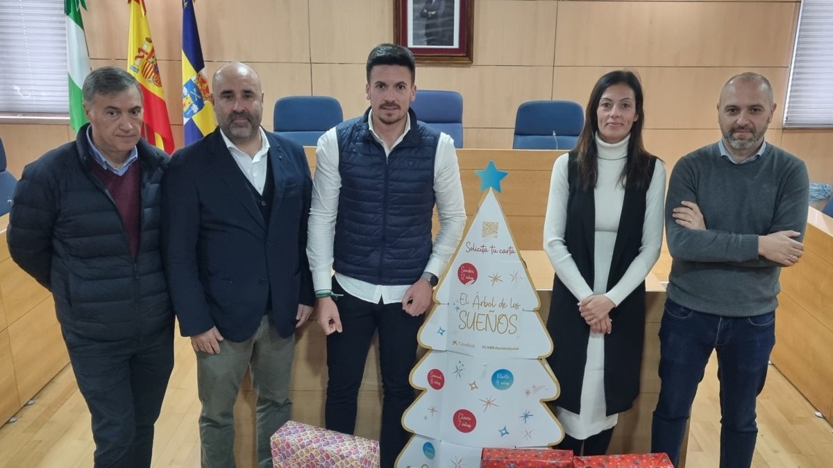 (Foto de ARCHIVO)
La Obra Social 'La Caixa' y el Ayuntamiento de Aljaraque colaboran en 'El árbol de los sueños' .
AYUNTAMIENTO DE ALJARAQUE
29/12/2023