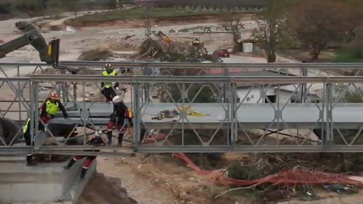 Puente instalado en la CV-50 en Cheste