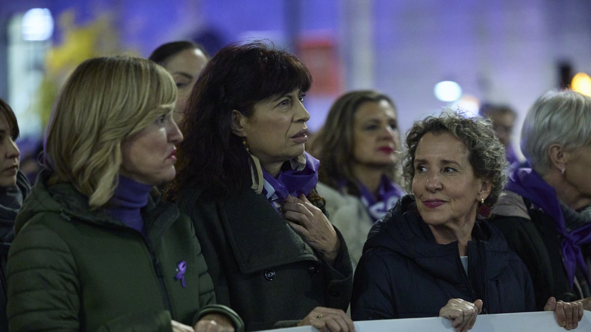 Pilar Alegría y Ana Redondo durante la manifestación organizada por el Foro de Madrid el 25N