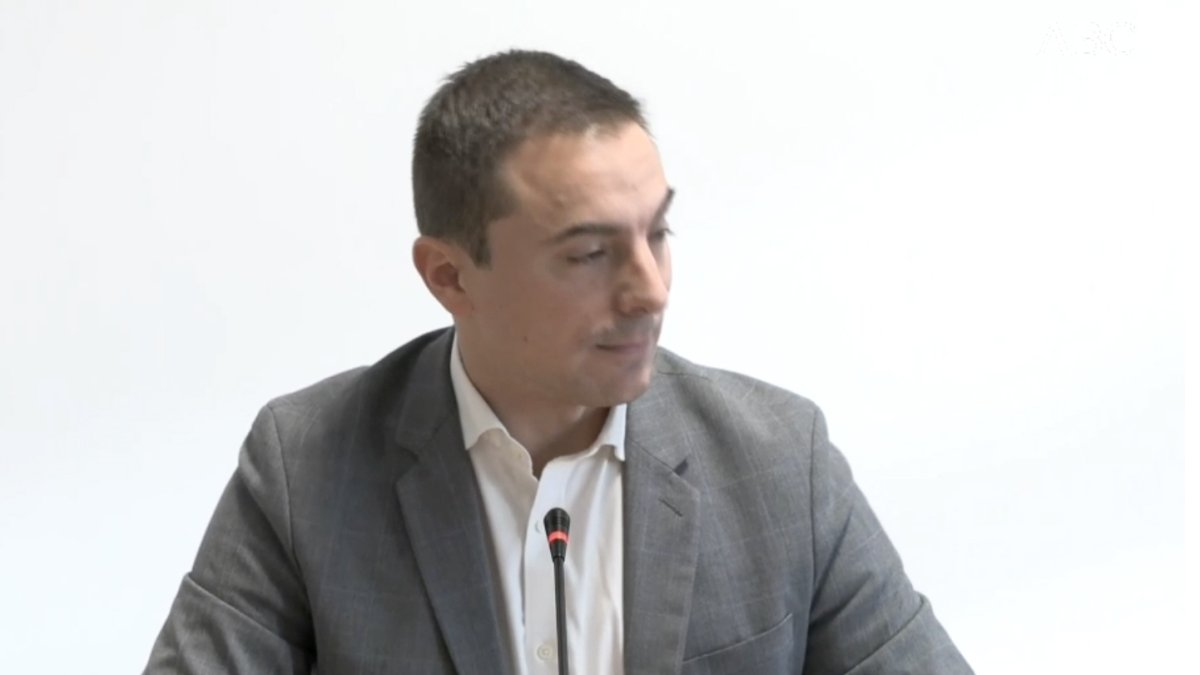 Juan Lobato en su comparecencia