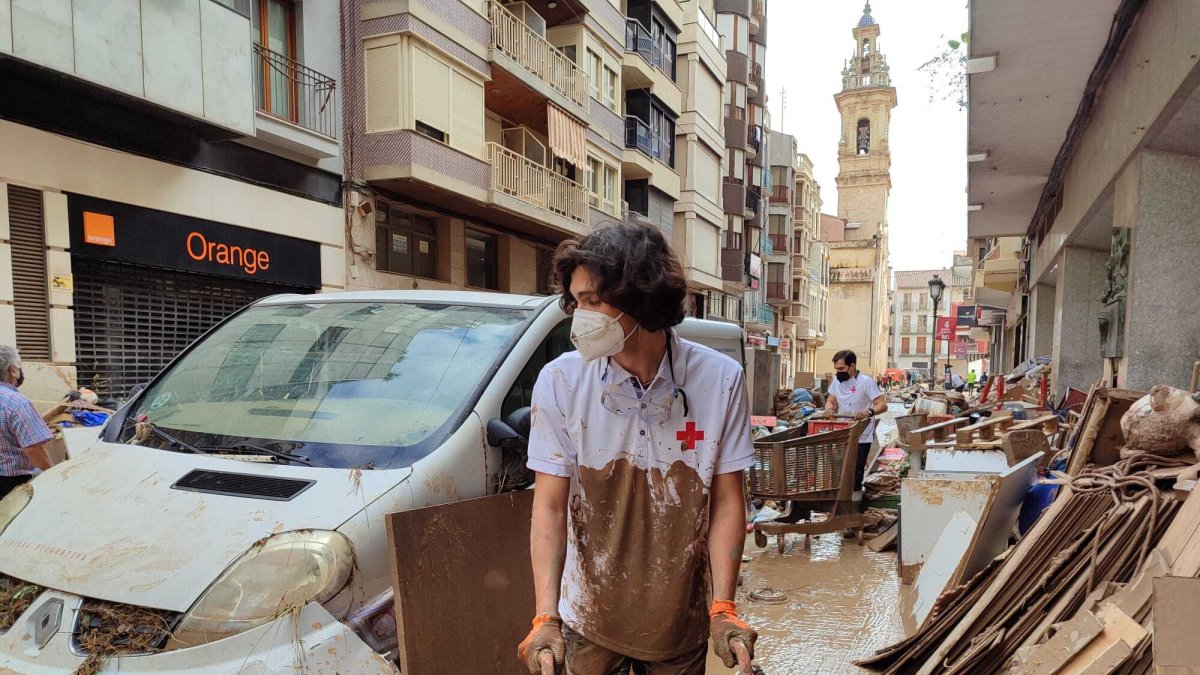 El Ayuntamiento De Algemesí, En Coordinación Con Cruz Roja, Despliega Diversos Recursos Para Atender A La Población Afectada Por La Dana.
