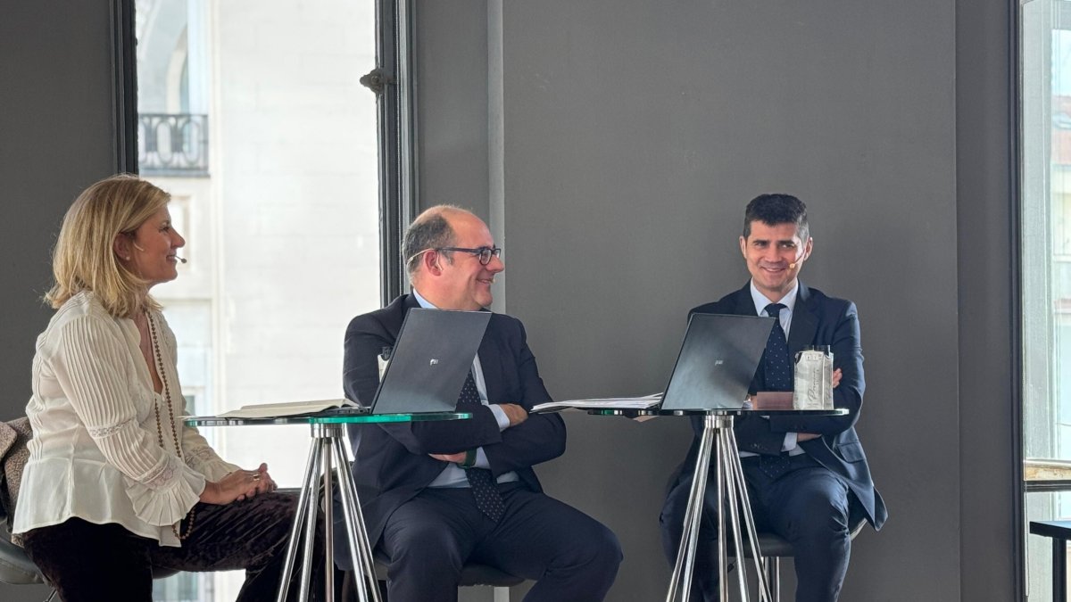 Marta Blázquez, presidenta de Faconauto; José Ignacio Moya, director general de Faconauto; y Raúl Morales, director de comunicación de Faconauto.