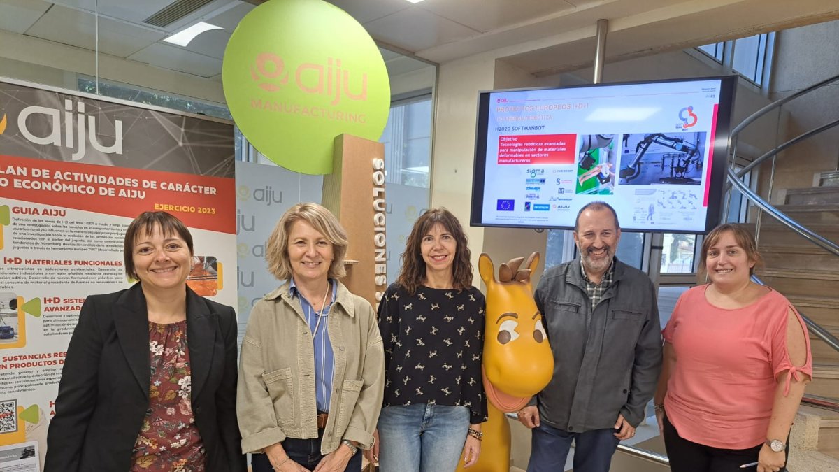 Parte del equipo investigador: Carmen Garrigós, Maribel Beltrán, Asunción Martínez García y Alfonso Jiménez tras una reunión en AIJU en relación con el proyecto FULLY BIOD.