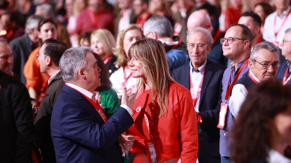 Begoña Gómez, junto a Santos Cerdán, el pasado fin de semana en Sevilla.