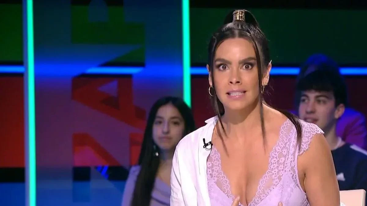 Cristina Pedroche y los clásicos imprevistos de última hora: otra tradición como la de su vestido de las Campanadas.