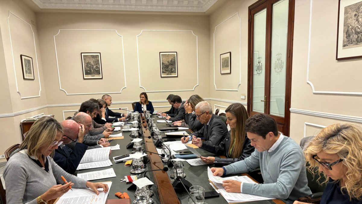 Imagen de la Junta de Gobierno Local del Ayuntamiento de València presidida por la alcaldesa María José Catalá.