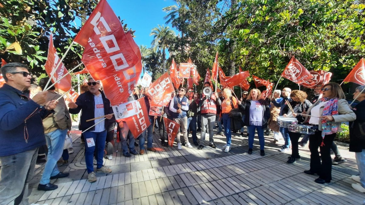 (Foto de ARCHIVO)
CCOO y UGT Extremadura reclaman la jubilación anticipada de los conductores del transporte de viajeros “por responsabilidad” y “justicia”
EUROPA PRESS
28/10/2024