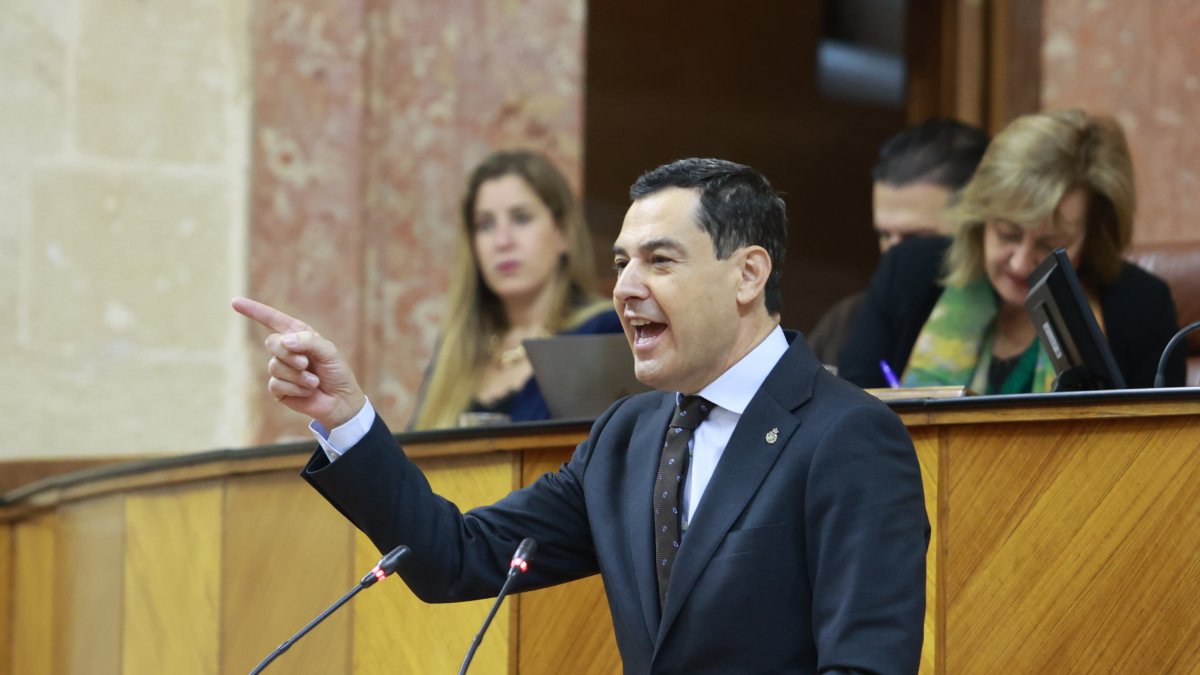 El presidente de la Junta de Andalucía, Juanma Moreno, este jueves en el Debate sobre el Estado de la Comunidad.