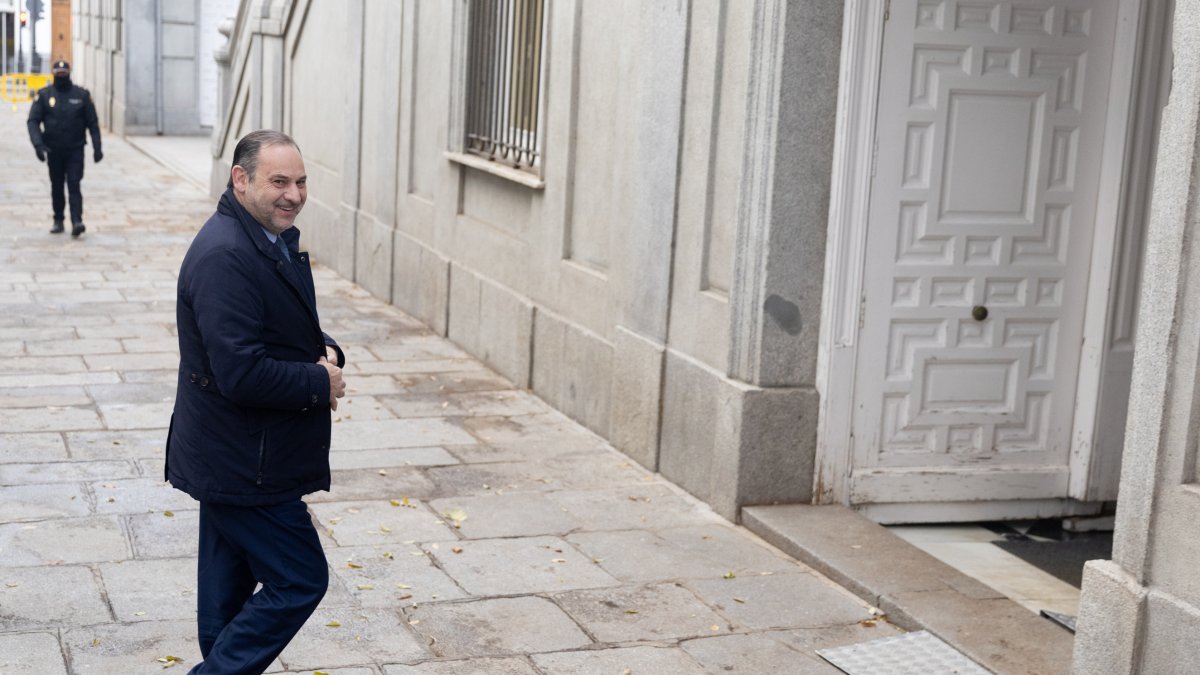 El exministro de Transportes, José Luis Ábalos, llega al Tribunal Supremo para declarar como imputado por el ‘caso Koldo’.