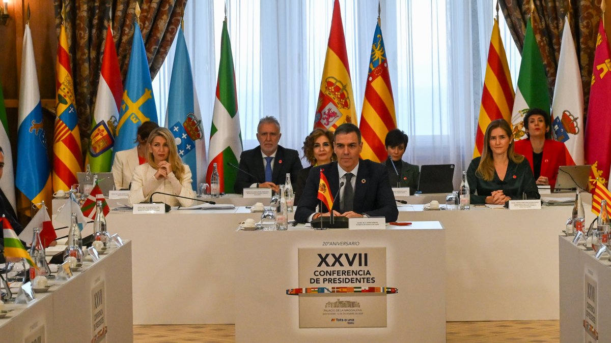 El presidente del Gobierno, Pedro Sánchez, durante la XXVII Conferencia de Presidentes, en el Palacio de la Magdalena, a 13 de diciembre de 2024, en Santander