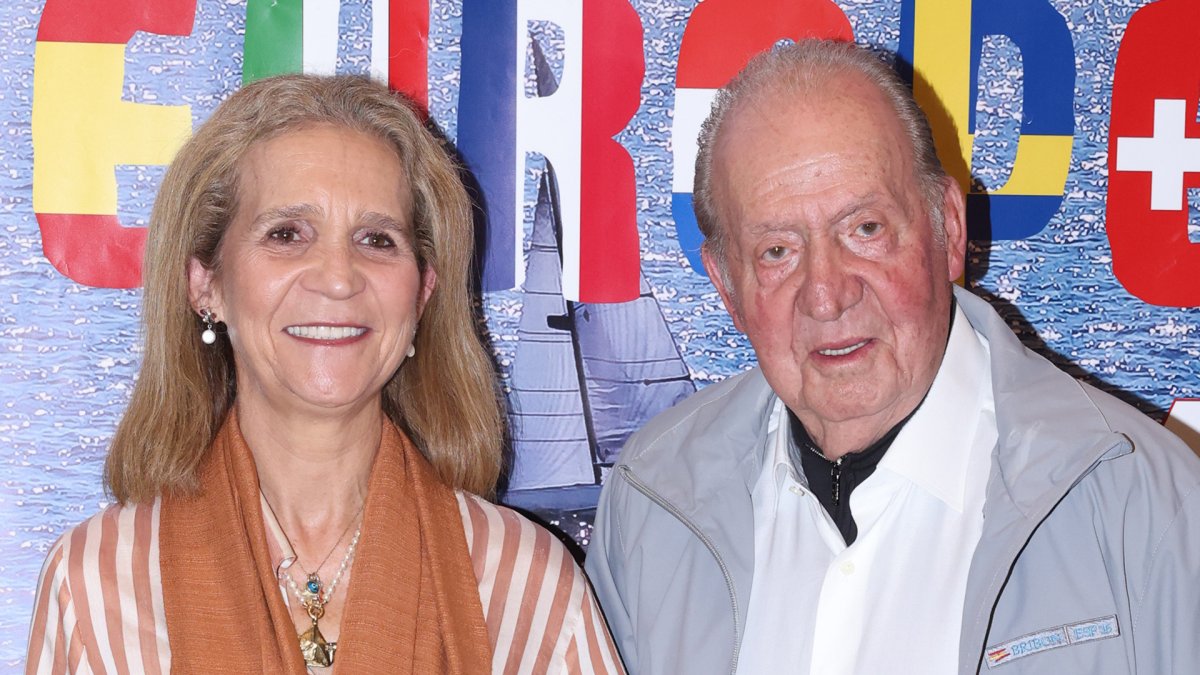 Juan Carlos I y la Infanta Elena de Borbón, el pasado 5 de octubre en Sanxenxo.