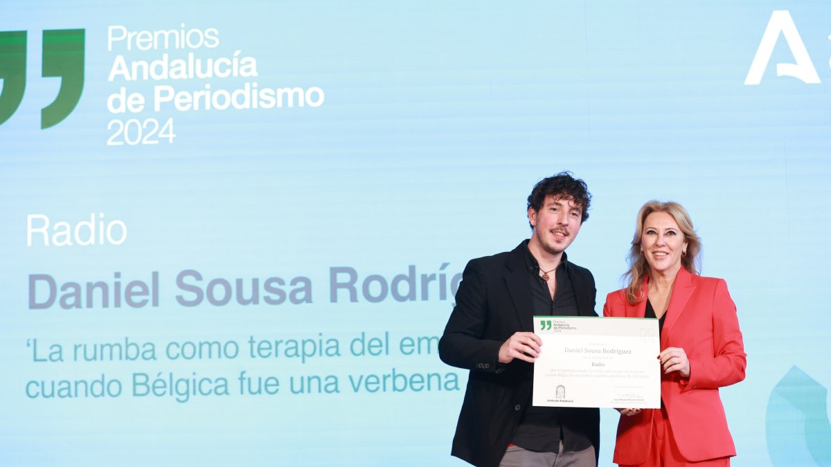 El periodista, Daniel Sousa y la consejera de Economía de la Junta de Andalucía, Carolina España.