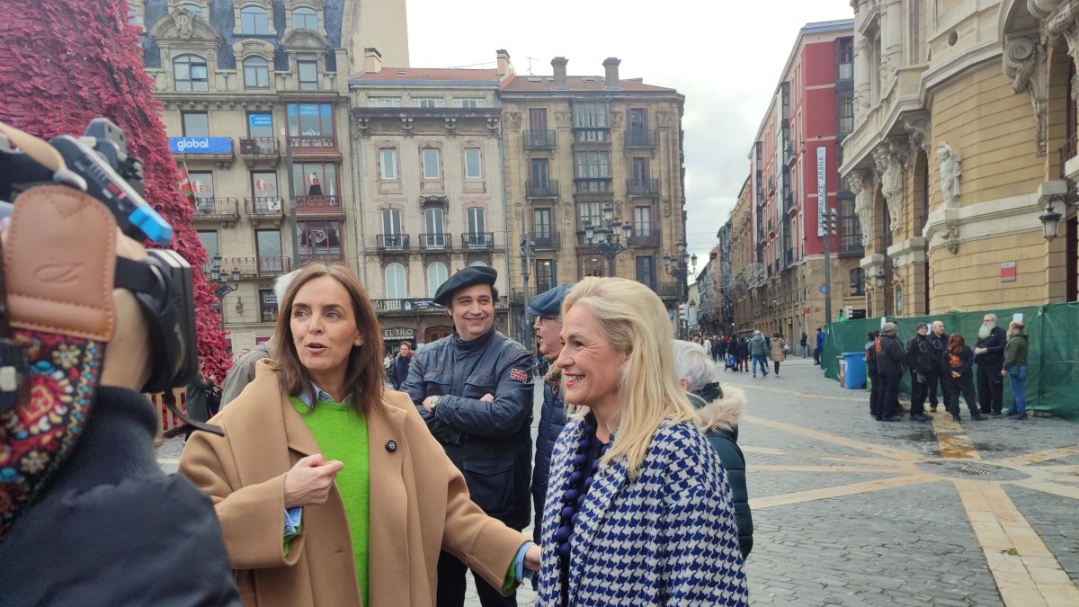La vicesecretaria de Organización del PP, Carmen Fúnez, y la secretaria general del PP vasco, Esther Martínez