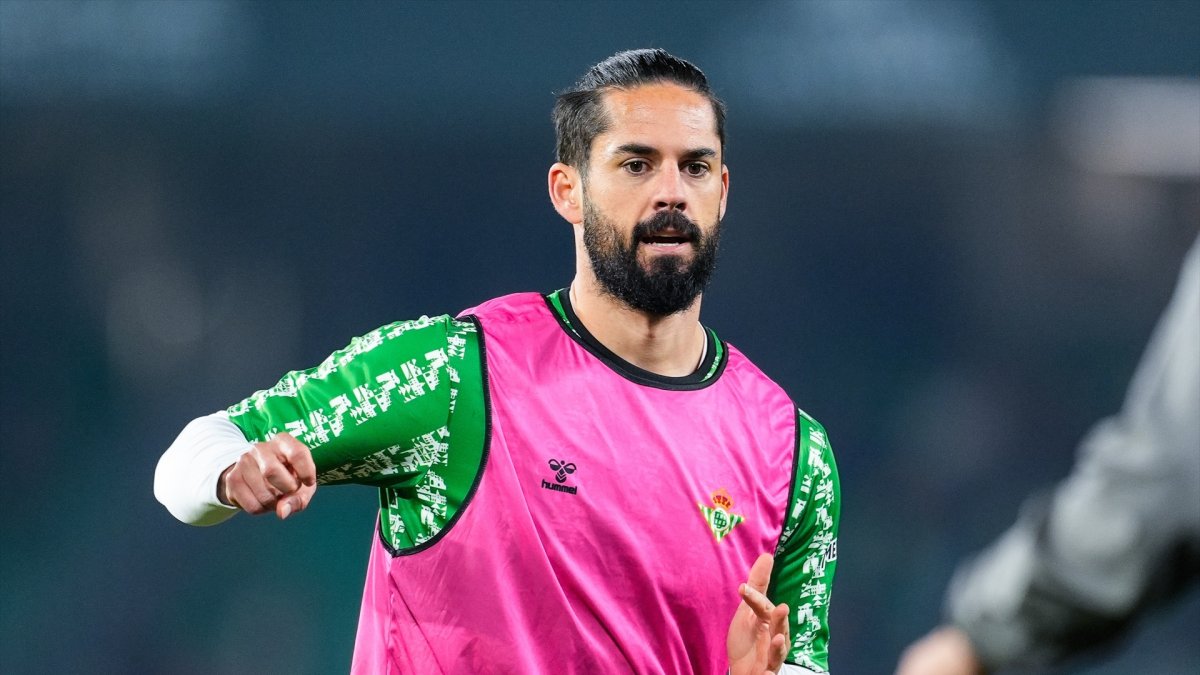 Isco durante el calentamiento del Real Betis - Rayo Vallecano