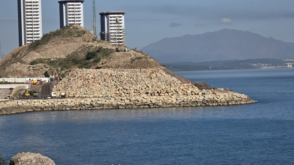 Zona de Gibraltar donde los ecologistas denuncian que se están realizando rellenos para ampliar una urbanización.