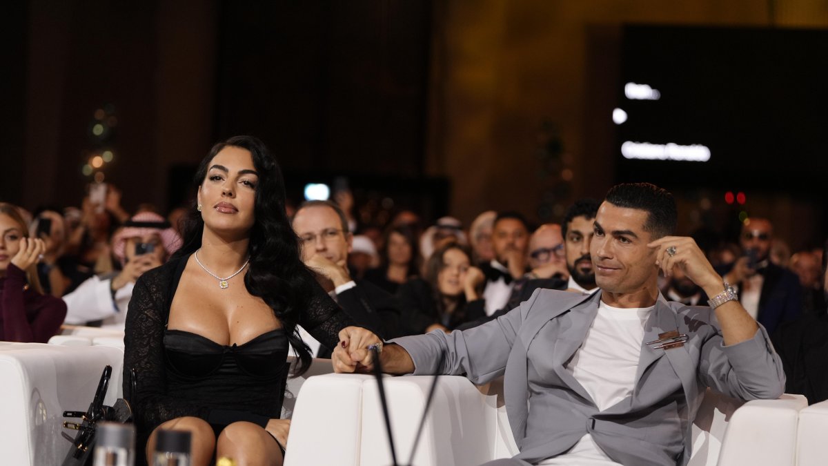 Cristiano Ronaldo y Georgina en los Globe Soccer Awards.