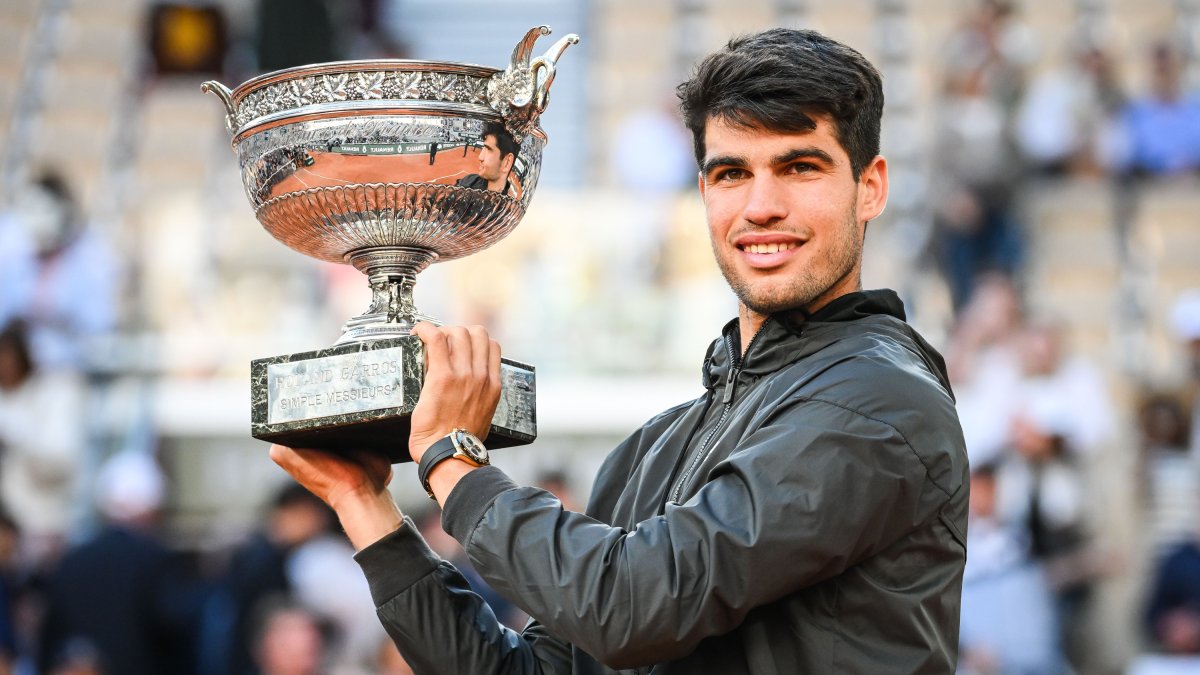 Carlos Alcaraz celebra Roland Garros.