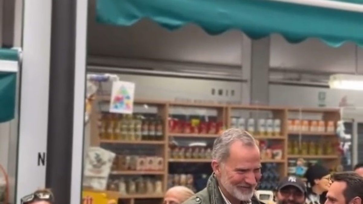 Los Reyes y sus hijas durante la visita privada sorpresa a Catarroja, a 22 de diciembre de 2024.

Europa Press Reportajes / Europa Press
22/12/2024