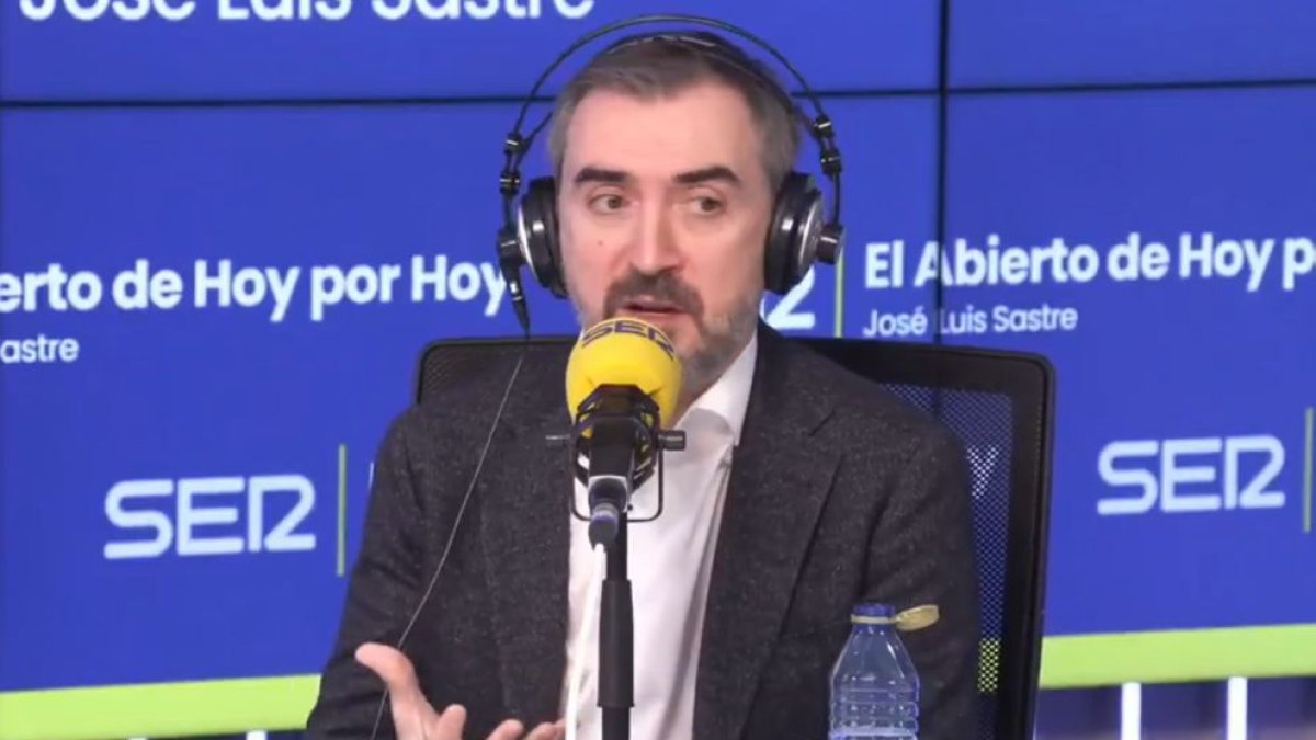 Ignacio Escolar, en el estudio de la Cadena SER