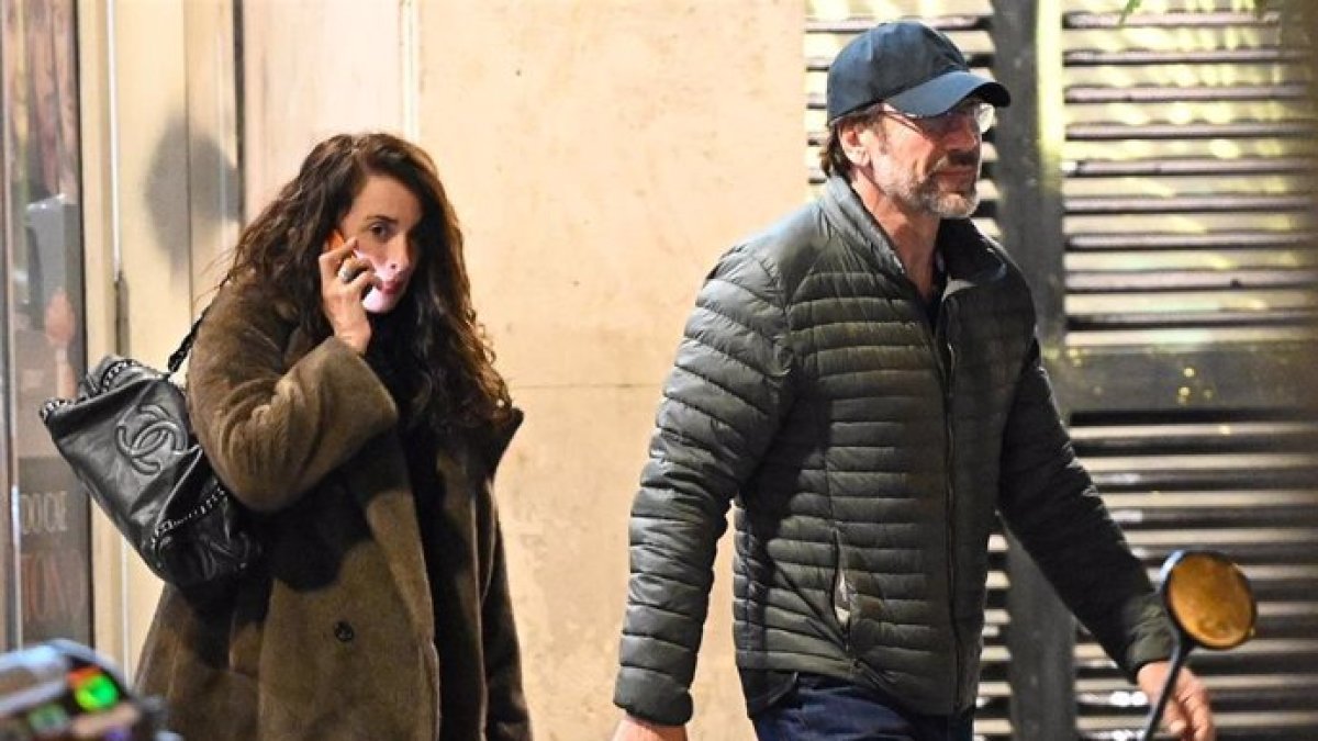Penélope Cruz y Javier Bardem por el centro de Madrid.