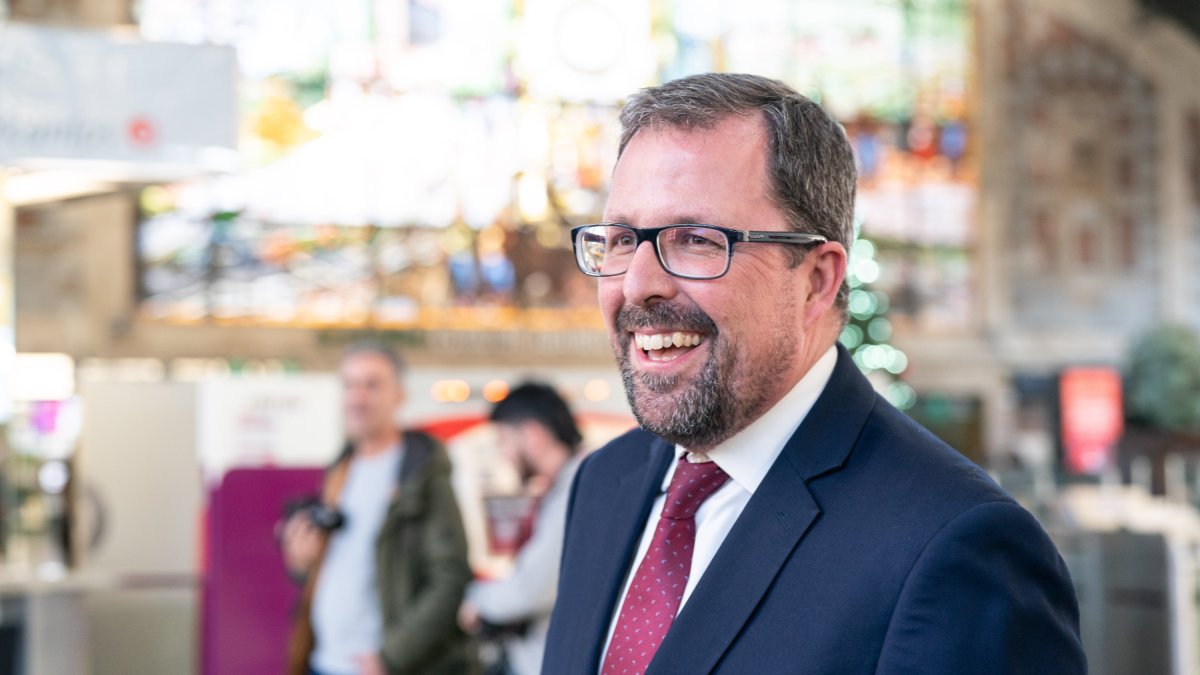El ya expresidente de Renfe, Raül Blanco, durante la firma del acuerdo de subrogación de Cercanías de Renfe.
Iñaki Berasaluce / Europa Press
28 NOVIEMBRE 2024;CERCANÍAS;ACUERDO;SUBROGACIÓN;RENFE;EUSKADI;
28/11/2024