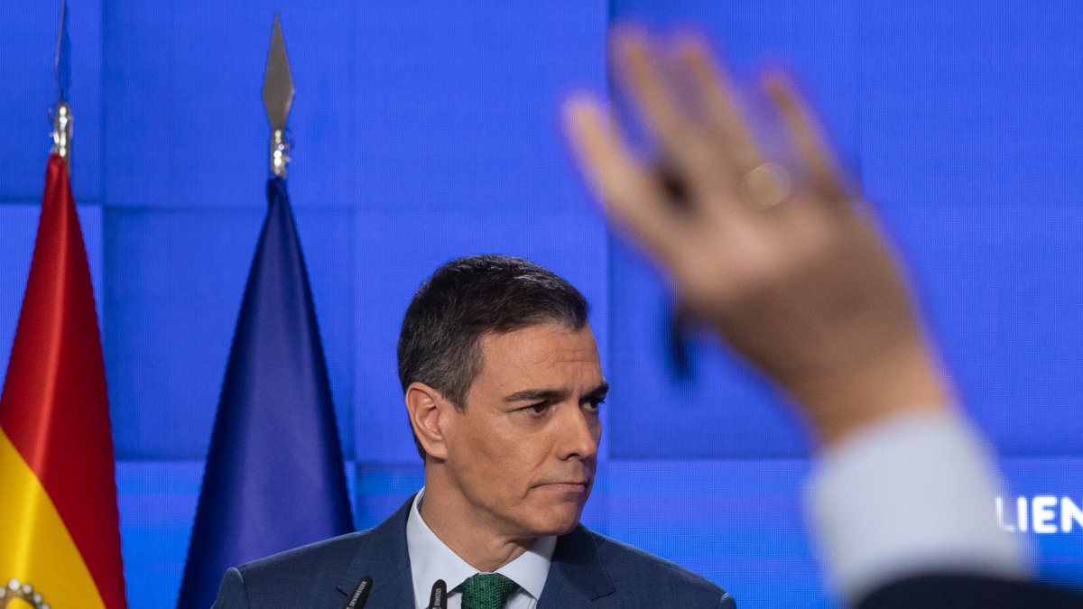 El presidente del Gobierno, Pedro Sánchez, en la última rueda de prensa del año pasado.