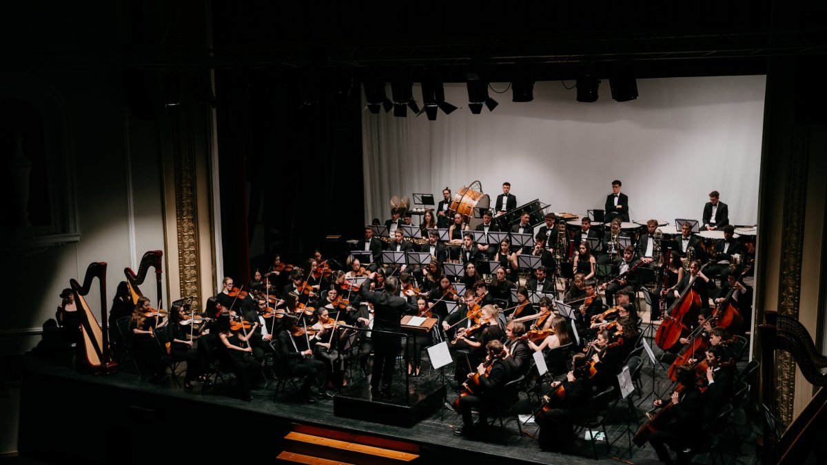 La Jove Orquestra de la Generalitat actuando durante la Trobada d'hivern