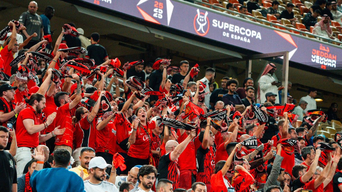 Aficionados del Mallorca en Yeda, durante la Supercopa