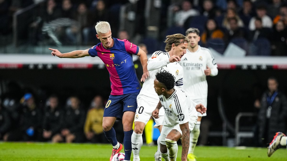 Dani Olmo, en un Clásico frente al Real Madrid.