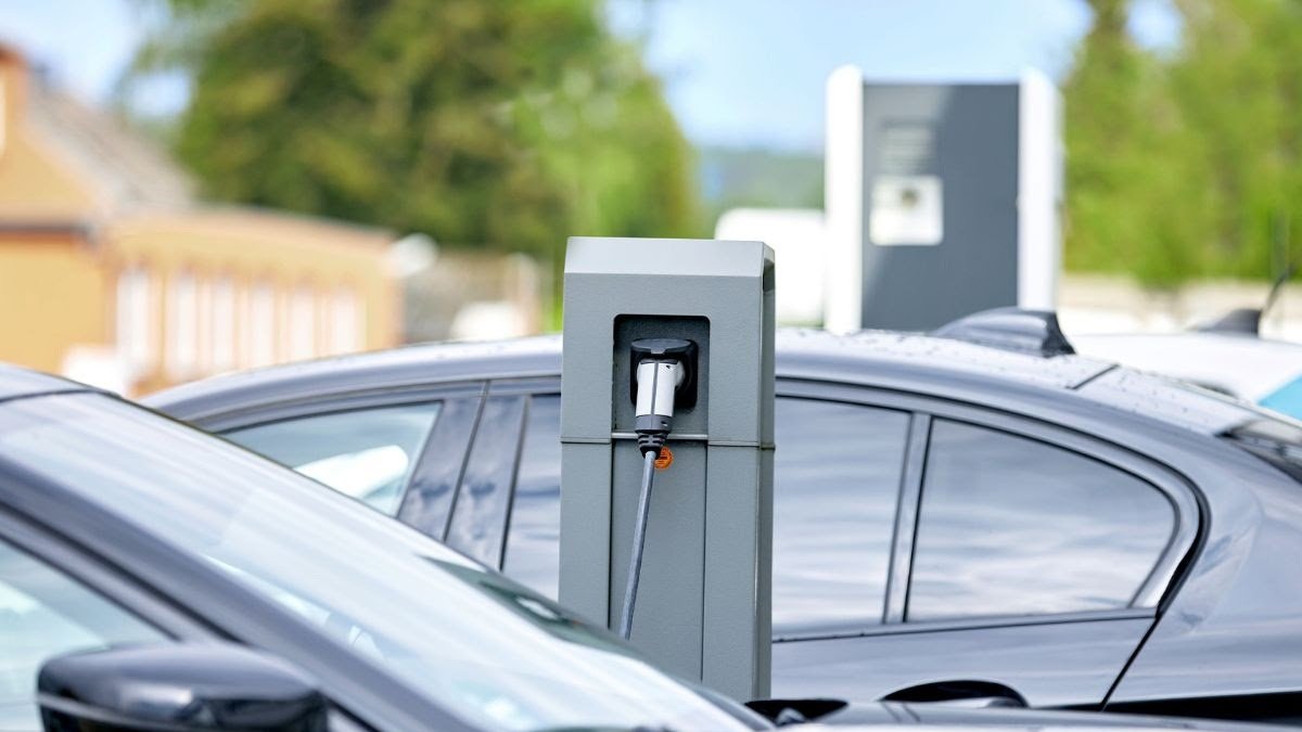 Punto de recarga de vehículo eléctrico en Madrid.