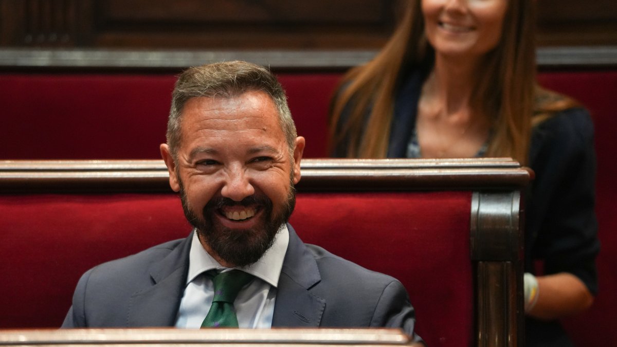 El segundo teniente de Alcaldía, Juanma Badenas, durante una sesión plenaria, en el Ayuntamiento de Valencia