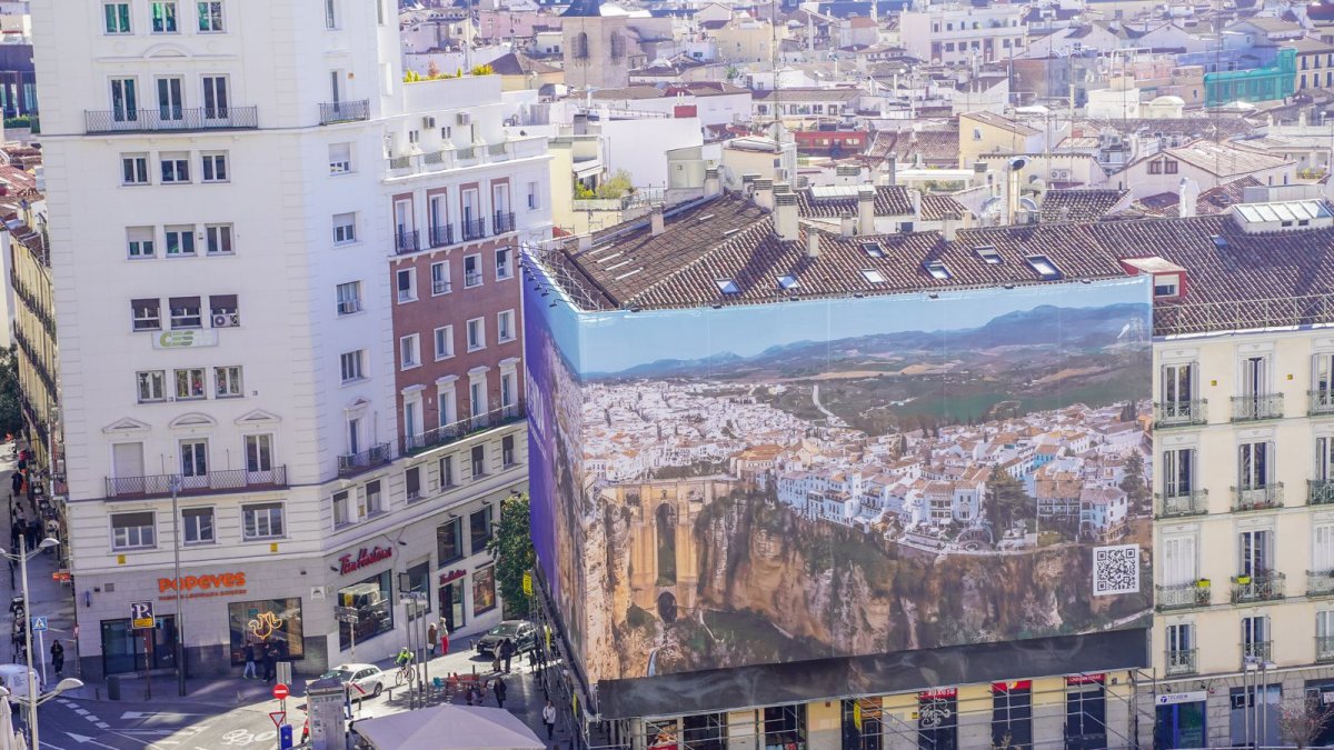 Panorámica del Desfiladero del Tajo de Ronda (Málaga) en la plaza Santo Domingo de Madrid.