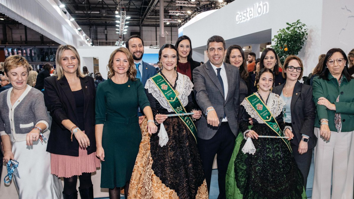 Entrega pulseras de la Magdalena