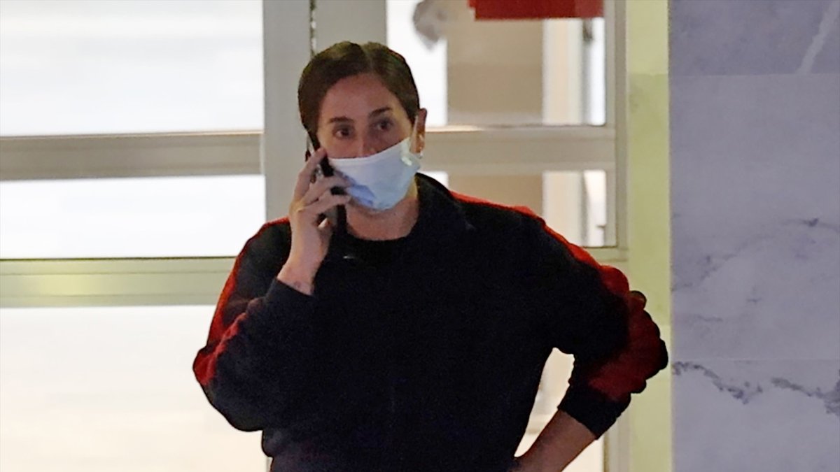Anabel Pantoja en la puerta del hospital Materno Infantil de Canarias.