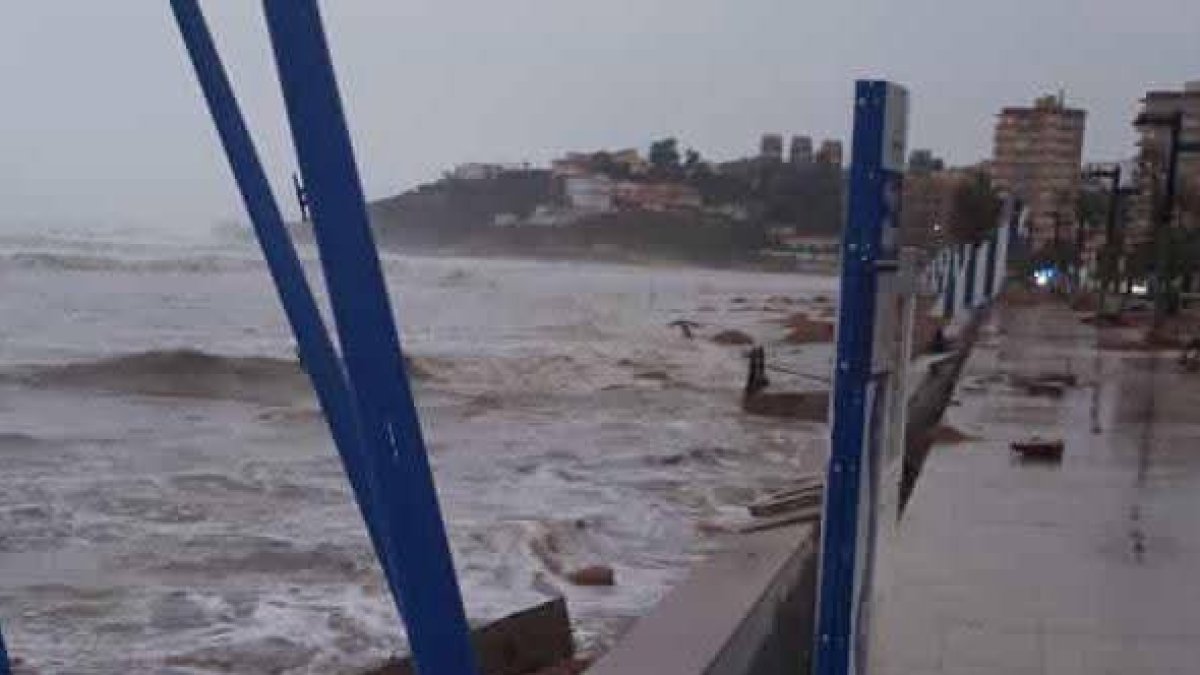 Playa Morro de Gos en Oropesa del Mar tras el temporal Gloria en 2020
