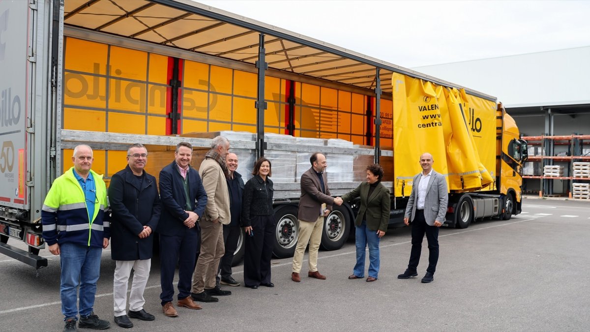 Onda (Castellón) envía los primeros camiones de cerámica para reconstruir viviendas dañadas por la dana
REMITIDA / HANDOUT por AYUNTAMIENTO DE ONDA
Fotografía remitida a medios de comunicación exclusivamente para ilustrar la noticia a la que hace referencia la imagen, y citando la procedencia de la imagen en la firma
29/1/2025