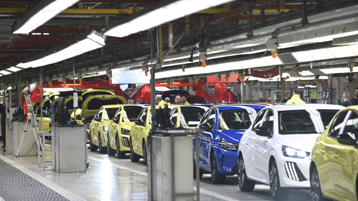 Coches en la línea de producción
