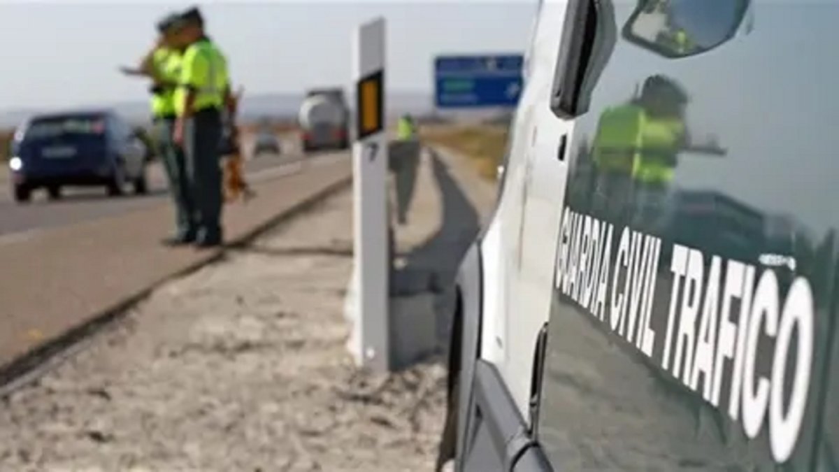 Imagen de archivo de la guardia civil de tráfico en Roquetas de Mar.