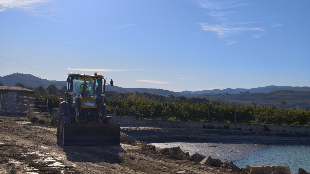 Trabajos en zonas agrarias afectadas por la dana en Turís