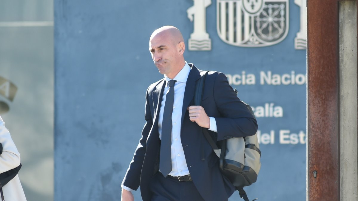El expresidente de la RFEF, Luis Rubiales, a su salida del juicio por el beso a Jenni Hermoso