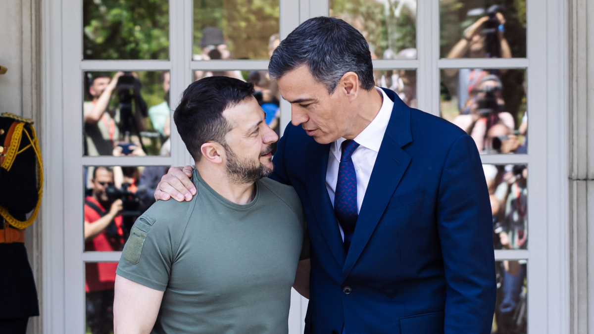 El presidente de España, Pedro Sánchez, recibe al de Ucrania, Zelenski, en La Moncloa.