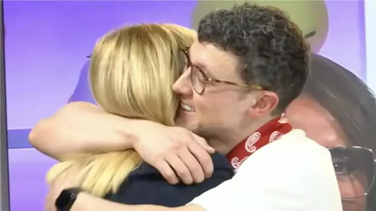 César Toral, Escaleto, recibió el cariño de todos sus compañeros en su vuelta a 