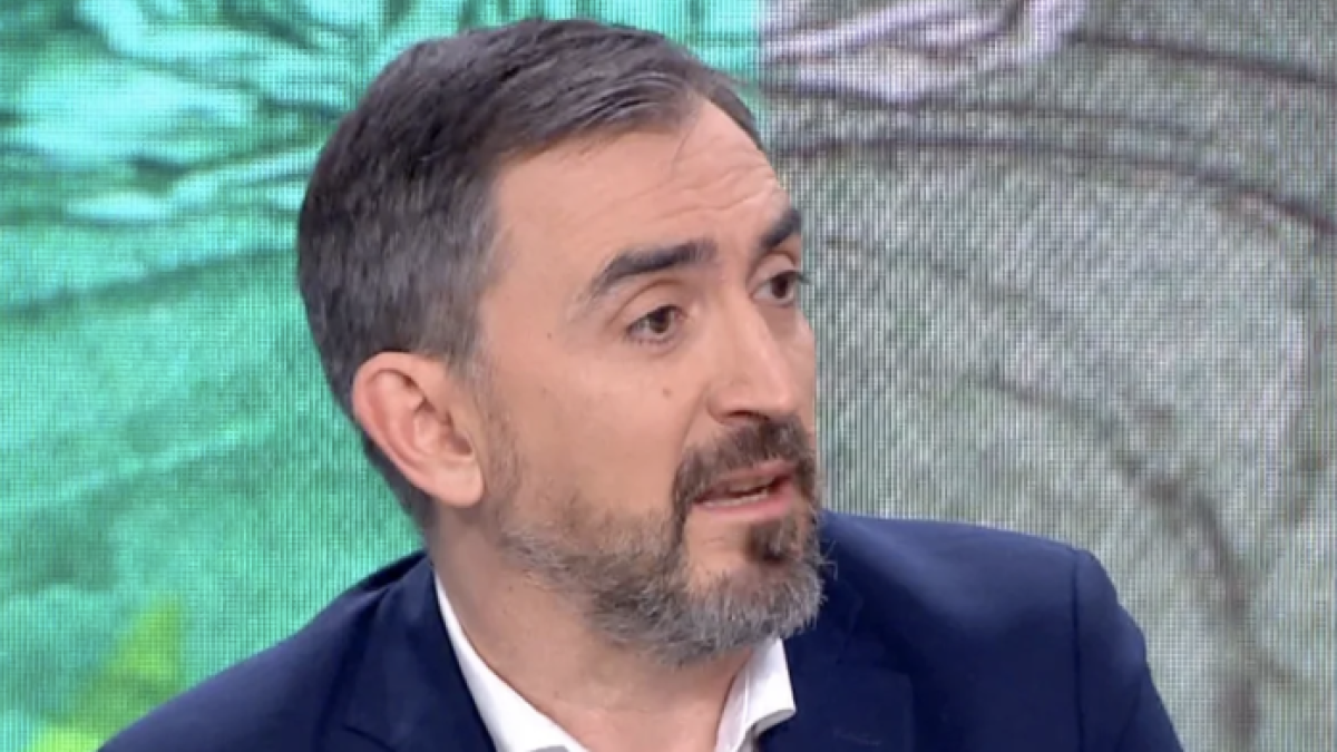 Así unta Sánchez a su equipo: 18.000 euros a Nacho Escolar por hablar de Franco en Canarias