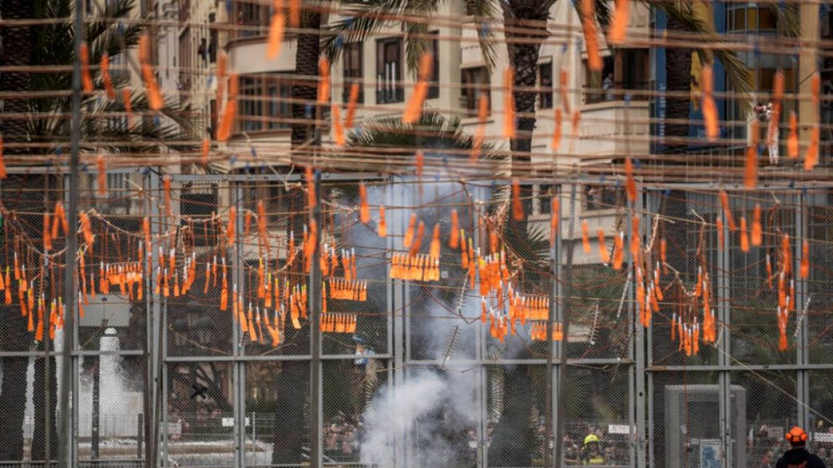 Mascletá en la plaza del ayuntamiento de Valencia
