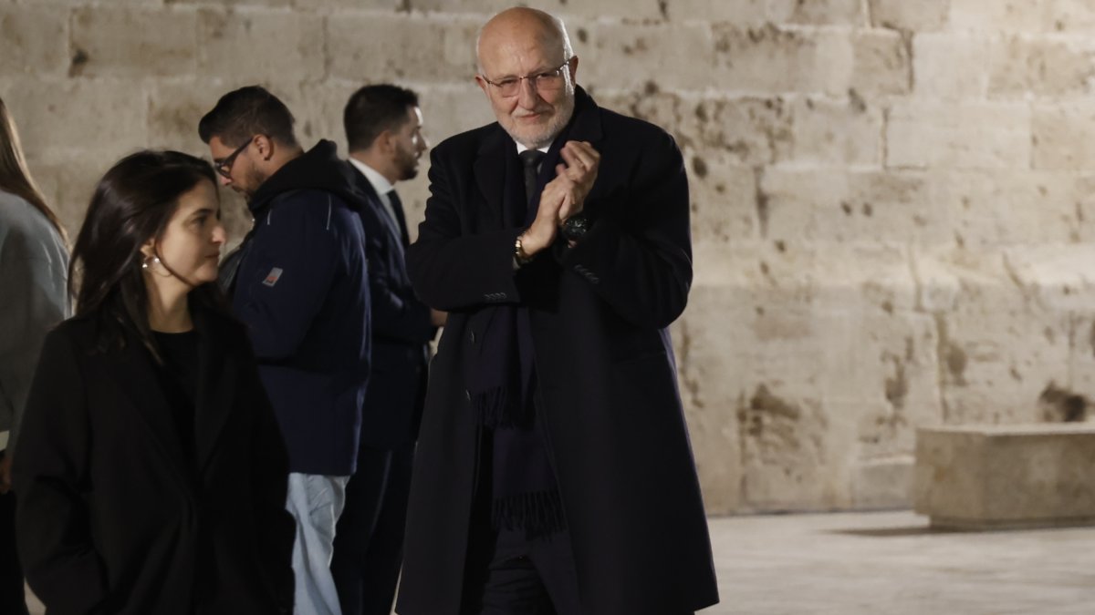 El presidente de Mercadona, Juan Roig, a su llegada a la misa funeral por los fallecidos en las inundaciones provocadas por la DANA.